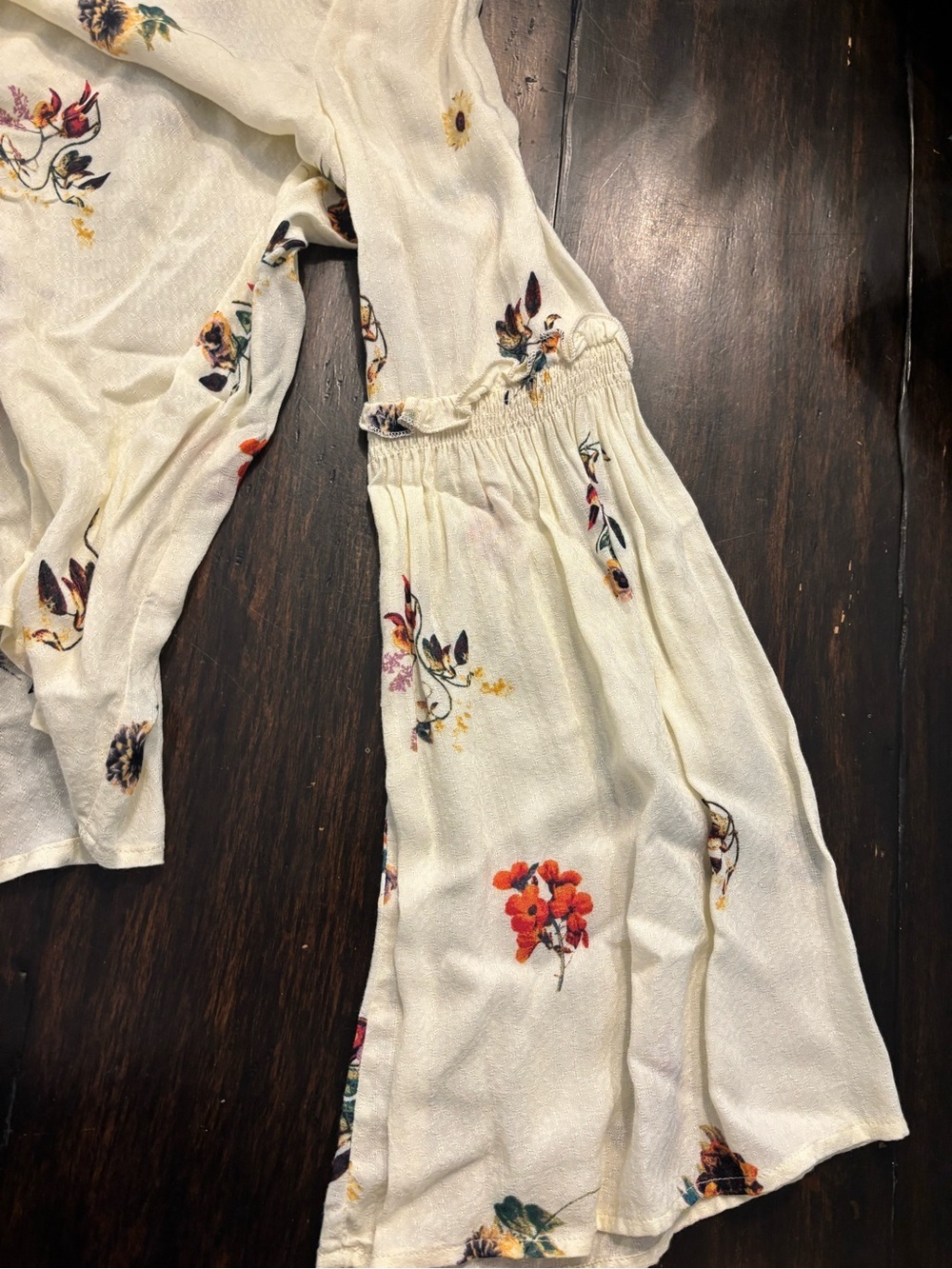 ILLA ILLA Cream Floral Bell-Sleeve Blouse size small - Picture 6 of 7
